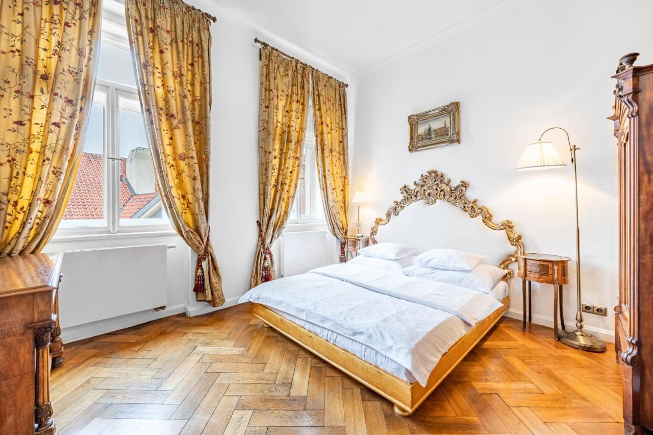 Studio (2 Adults),1365481775:JPEG